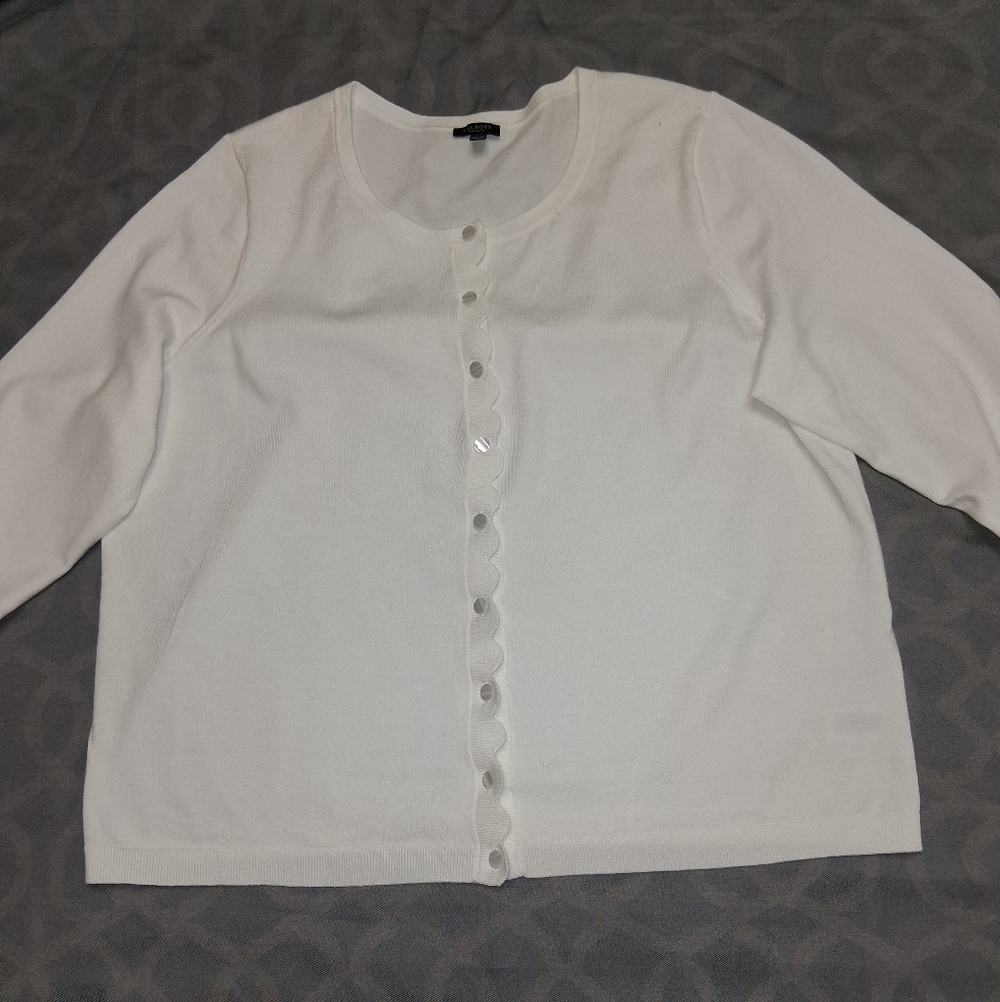 Talbots Plus Petite Women Size 2XP White Scalloped Button-Down Shirt - Picture 8 of 16